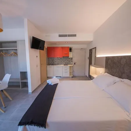 Cristine Aparthotel 2*