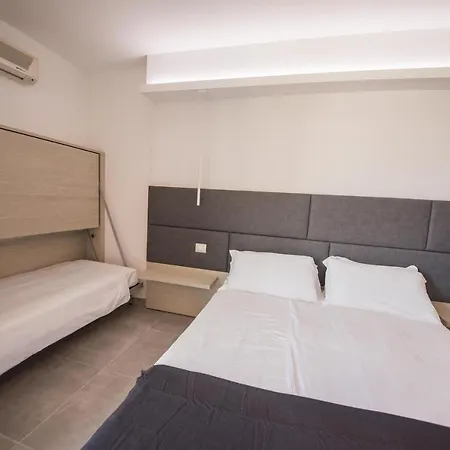Cristine Aparthotel 2*