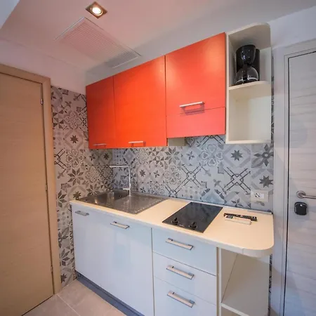 Cristine Aparthotel